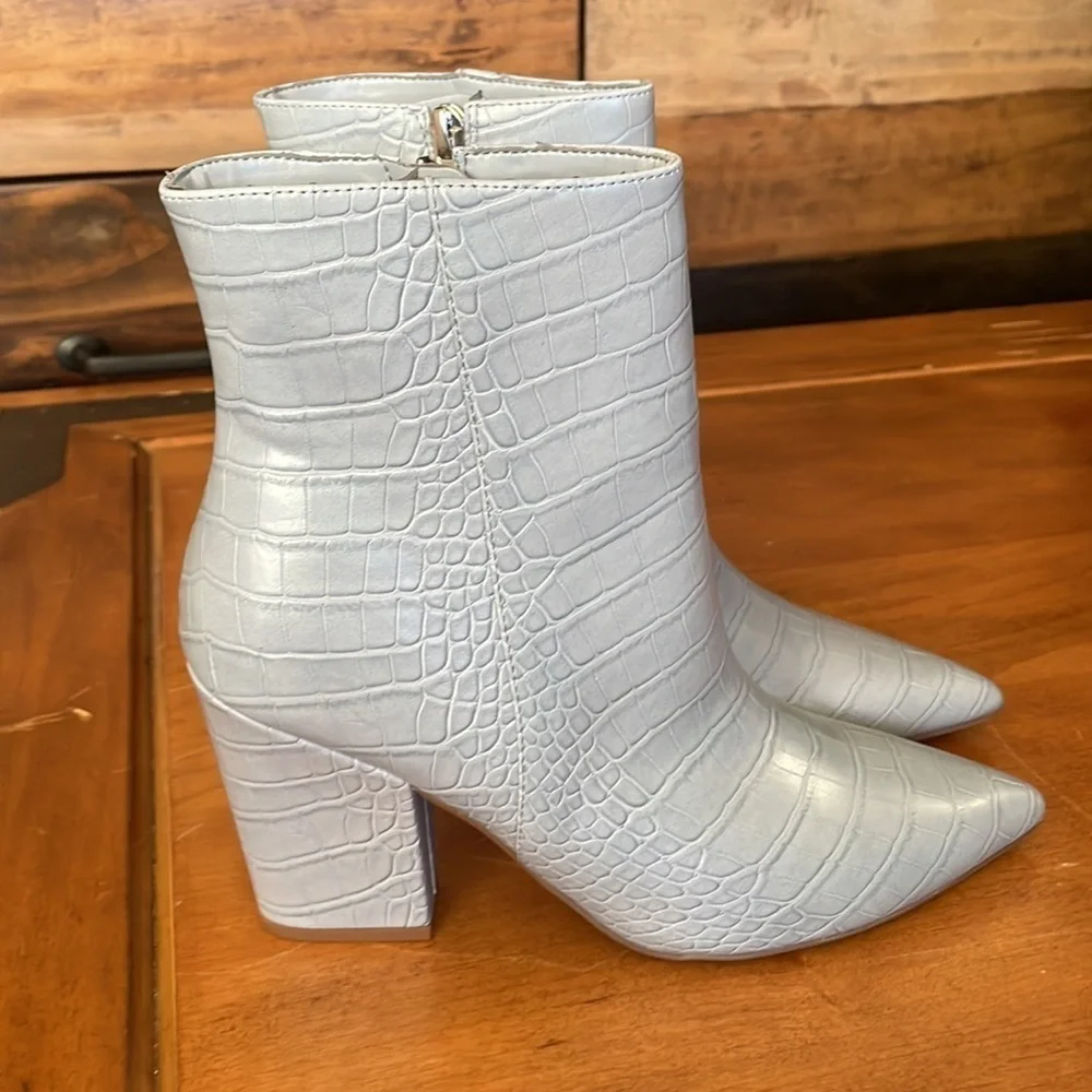 Nine West NWT Booties Size 8